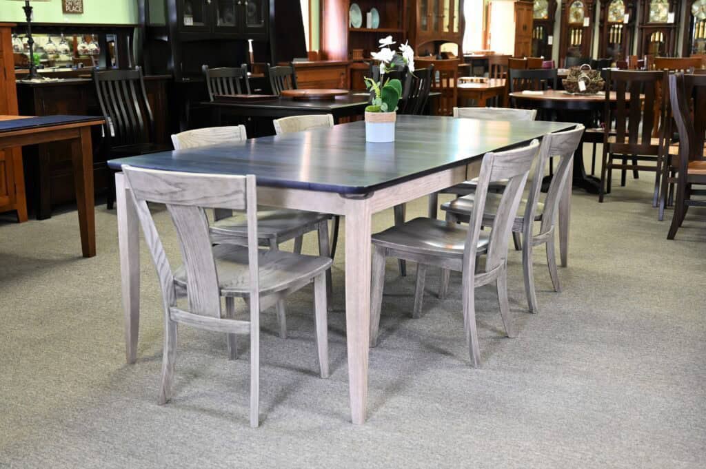 Leg Table with Chairs